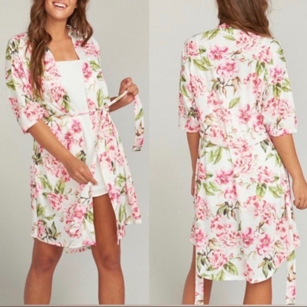 Show Me Your Mumu floral print short robe.
One size.